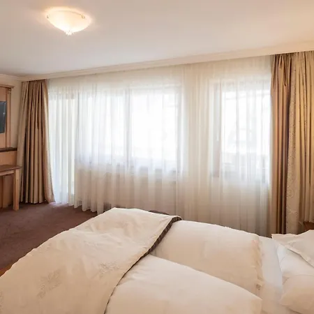 Готель Superior Post 4*